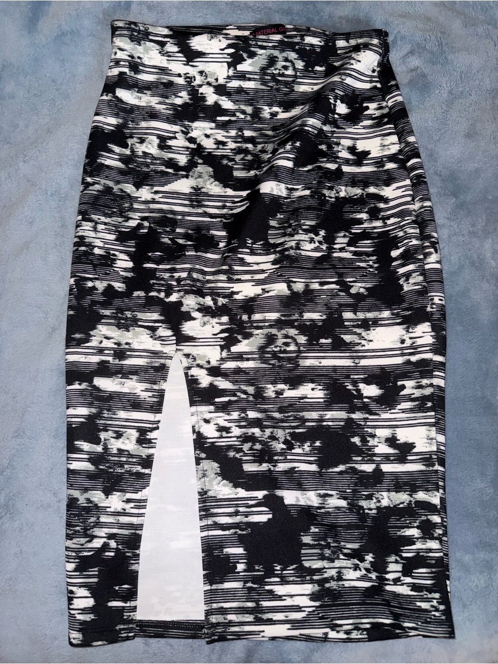 ⬇️FINAL PRICE DROP!NWOT~MATERIAL GIRL Sleek Fitting Pencil Skirt with front slit